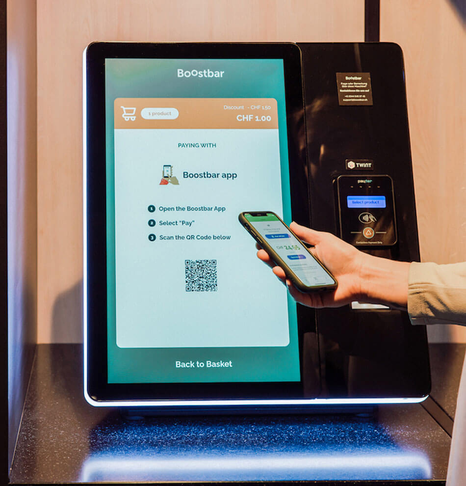 Bezahlen von Hand an der Kasse